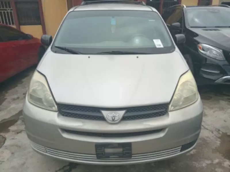 Toyota Sienna   - 2004