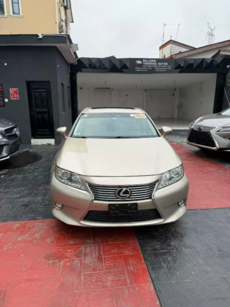 Lexus ES   - 2014