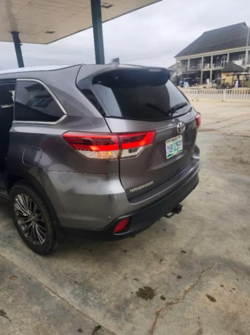 Toyota Highlander   - 2013