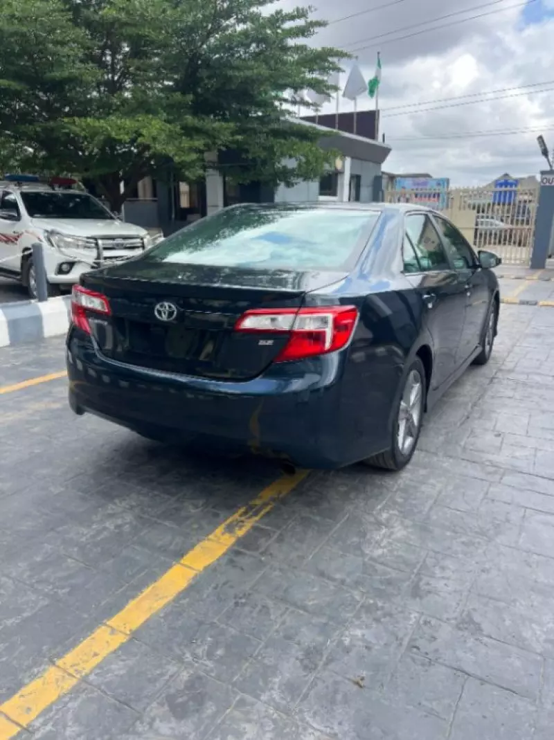 TOYOTA Camry - 2012