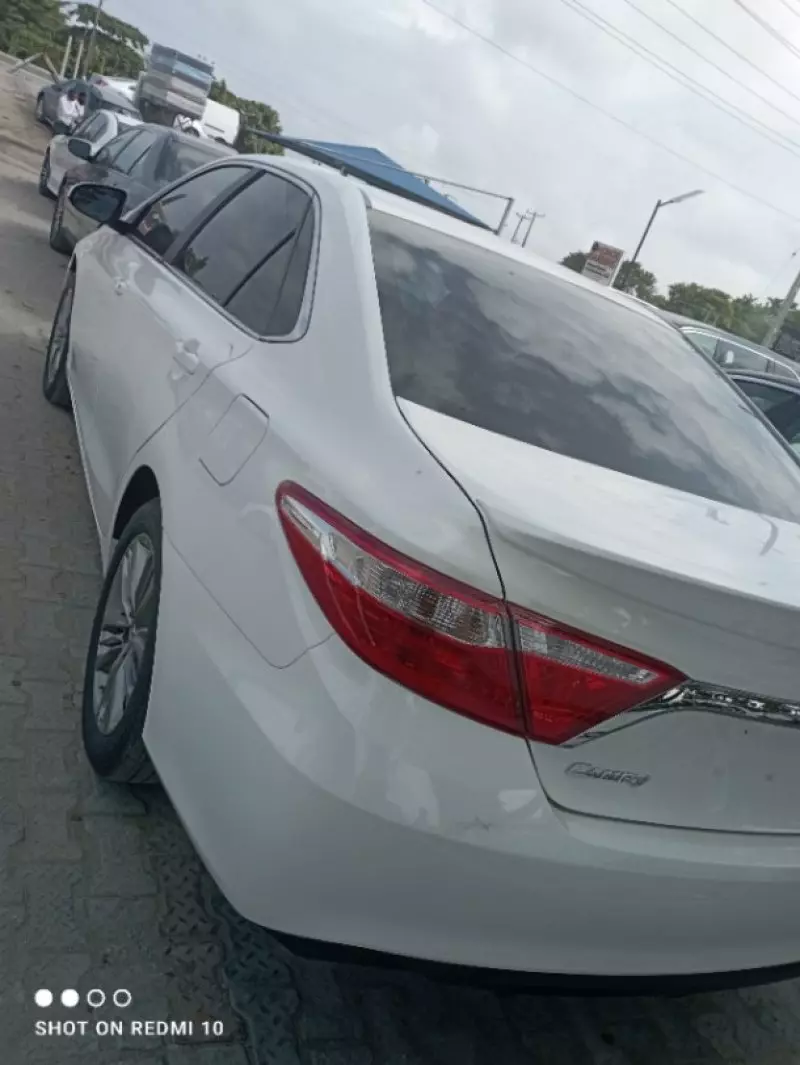 Toyota Camry - 2017