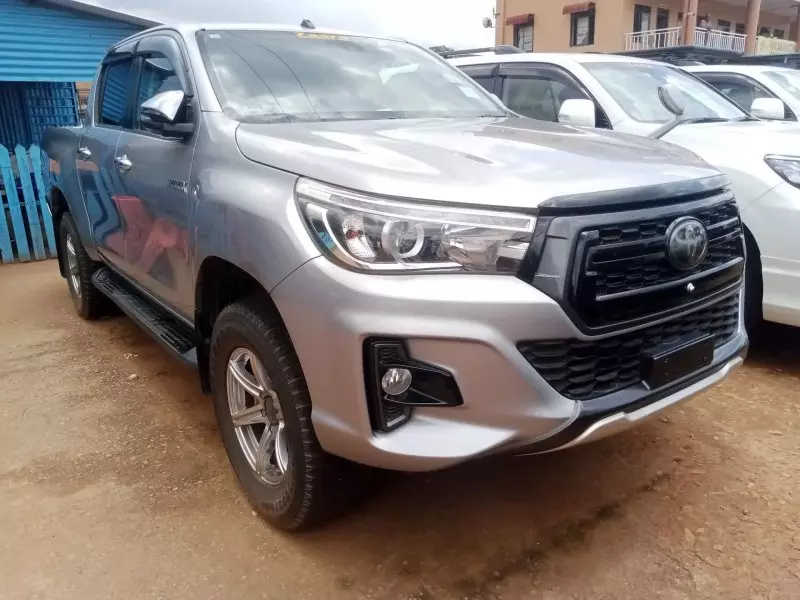 Toyota Hilux   - 2017