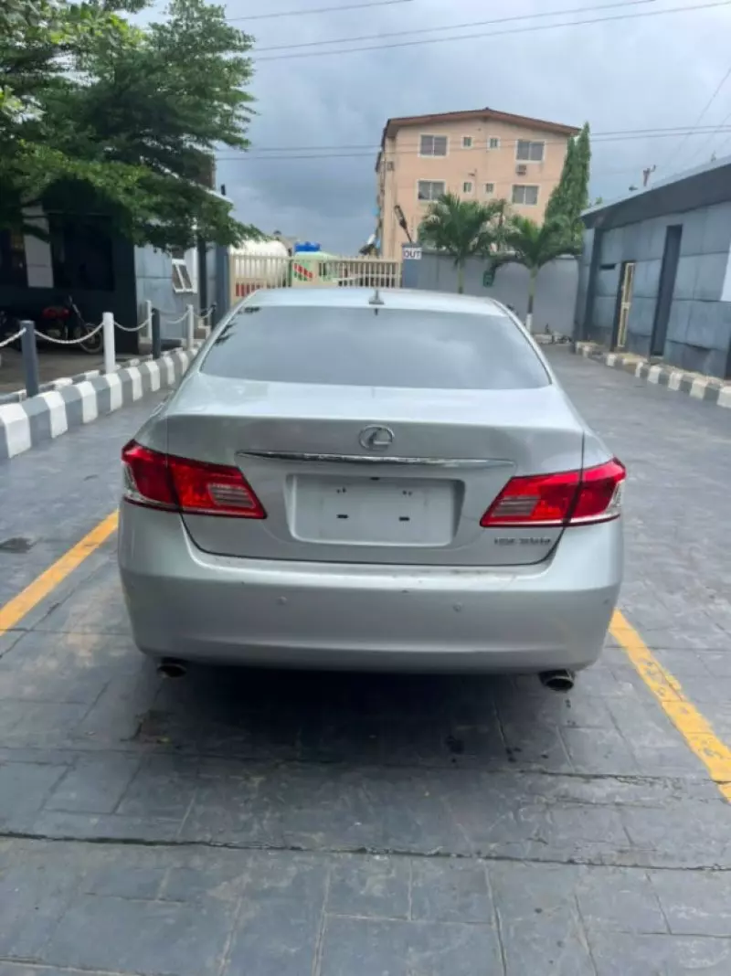 Lexus ES - 2012