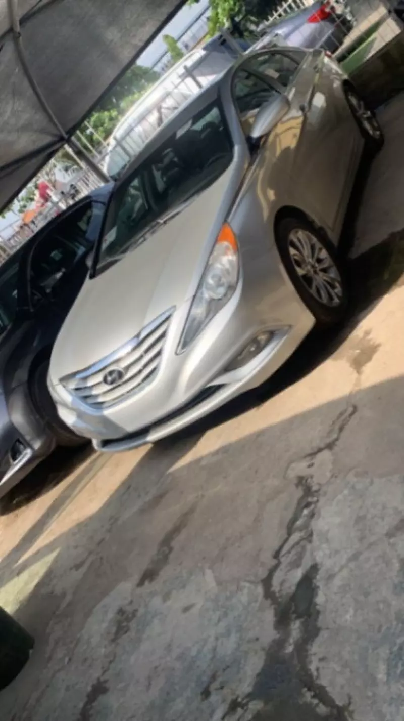 Hyundai Sonata   - 2013
