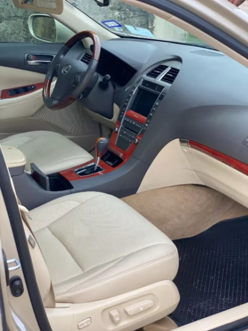 Lexus ES   - 2012