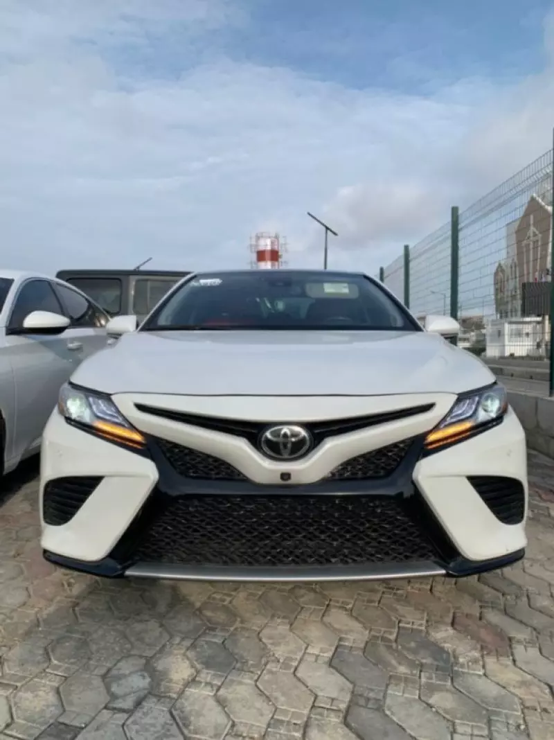 Toyota Camry   - 2018