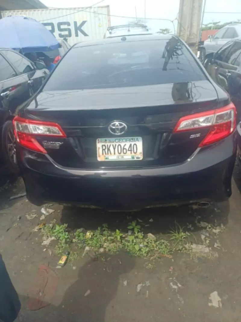 Toyota Camry   - 2012