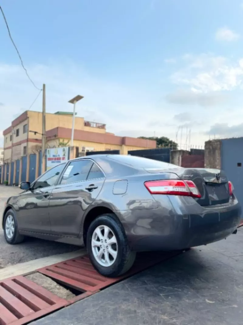 TOYOTA Camry - 2009
