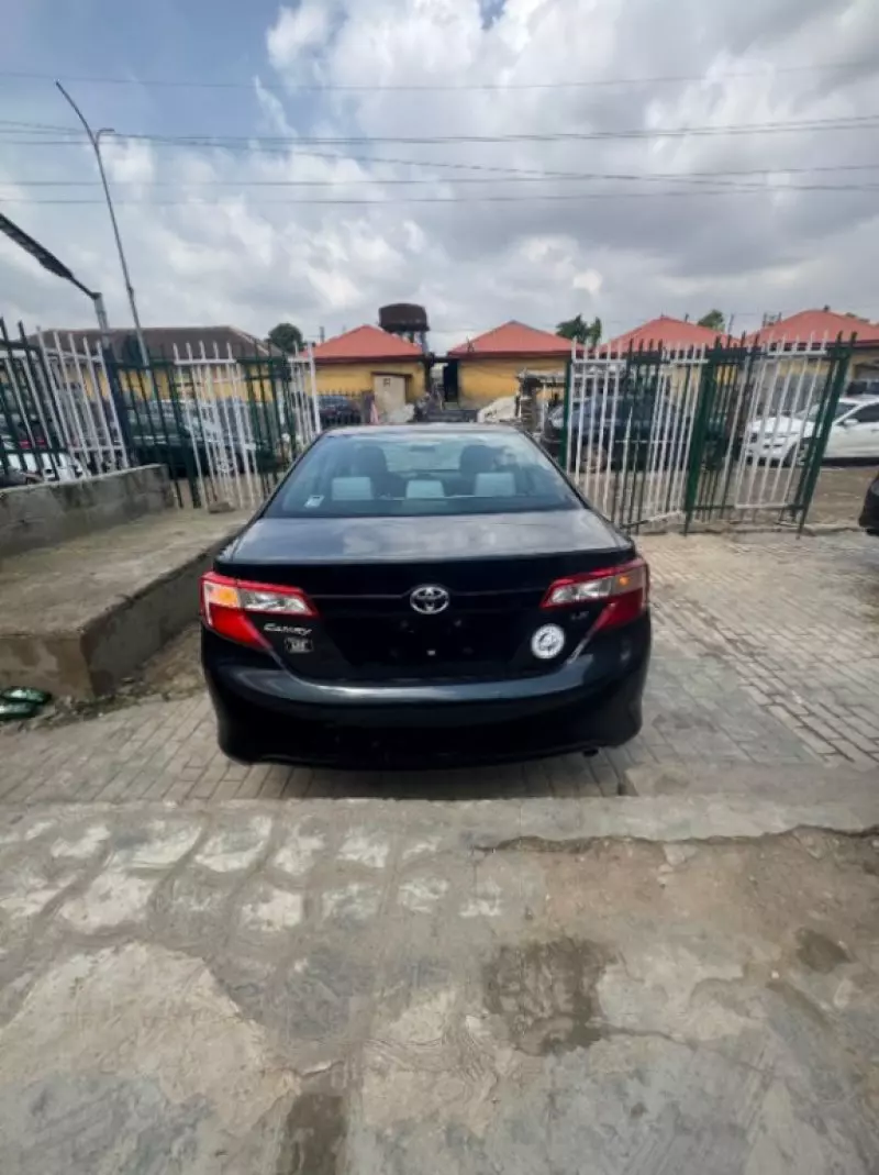 Toyota Camry   - 2014