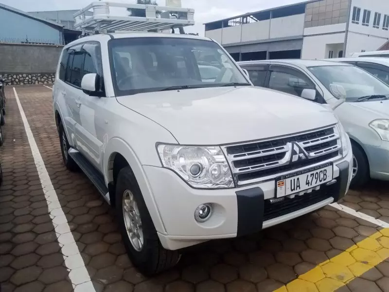Mitsubishi Pajero   - 2010