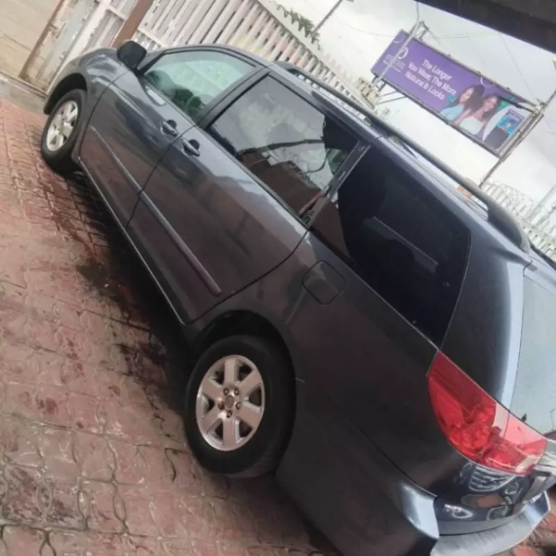 TOYOTA Sienna   - 2006