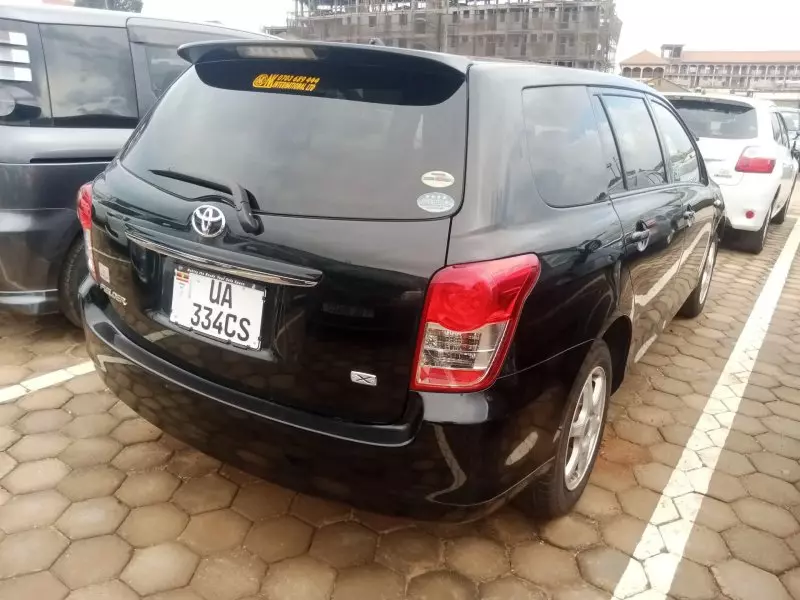 Toyota Fielder    - 2010