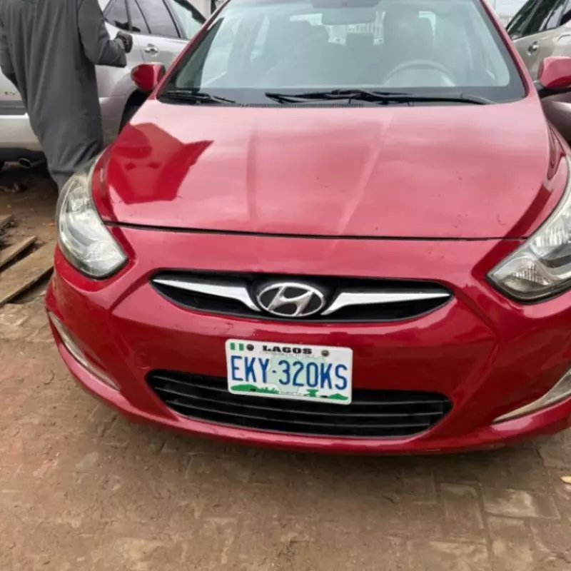 Hyundai Accent - 2011