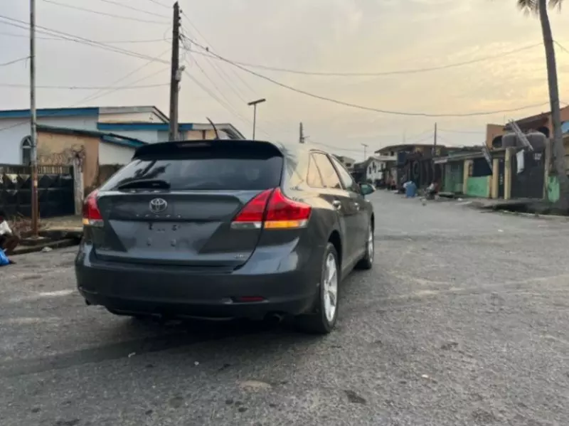 Toyota Venza   - 2011