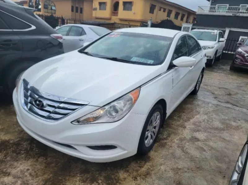 Hyundai Sonata   - 2011