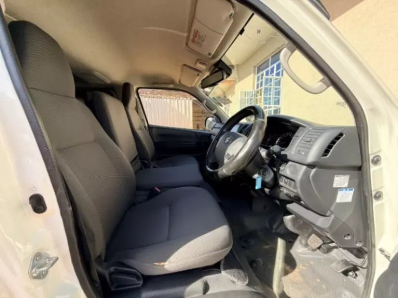 Toyota Hiace   - 2018