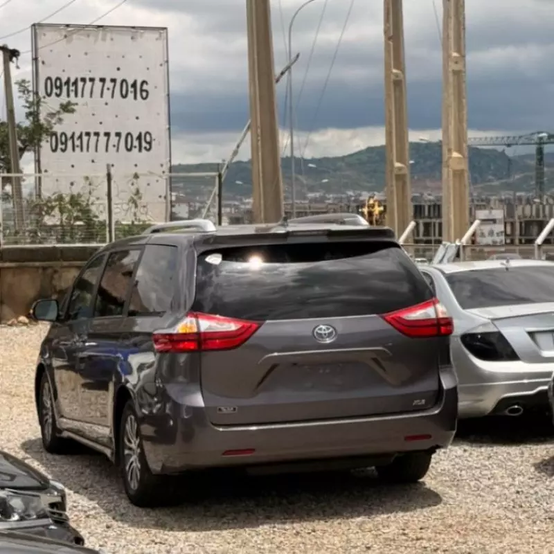 TOYOTA Sienna - 2019