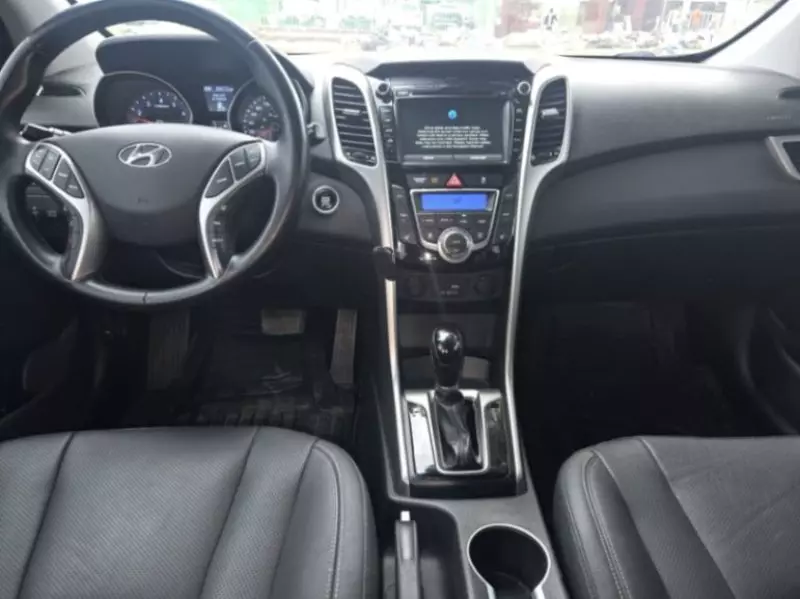 Hyundai Elantra   - 2016