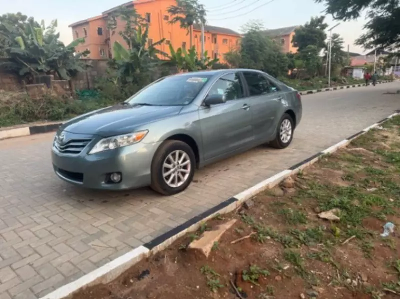TOYOTA Camry   - 2010