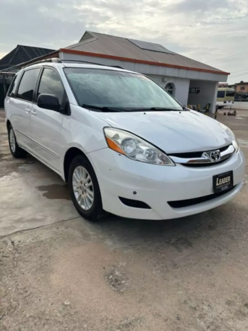 TOYOTA Sienna   - 2007