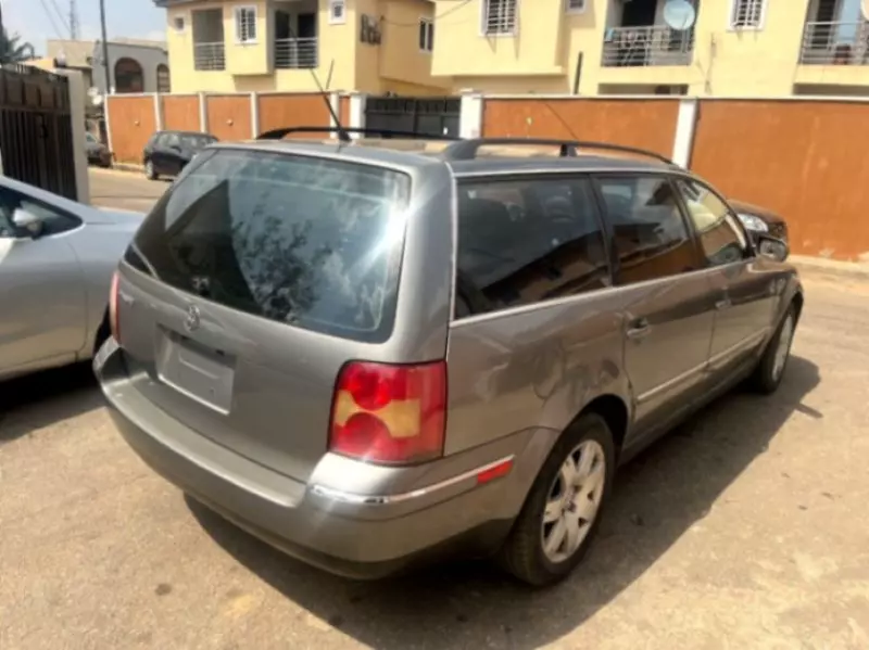 Volkswagen Passat   - 2004