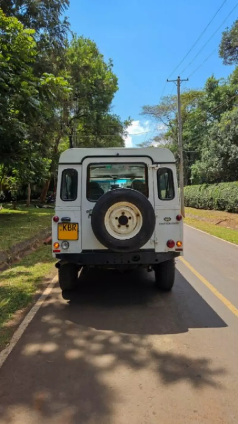 Land Rover Defender   - 2011