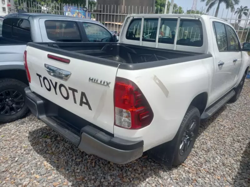 Toyota Hilux   - 2024