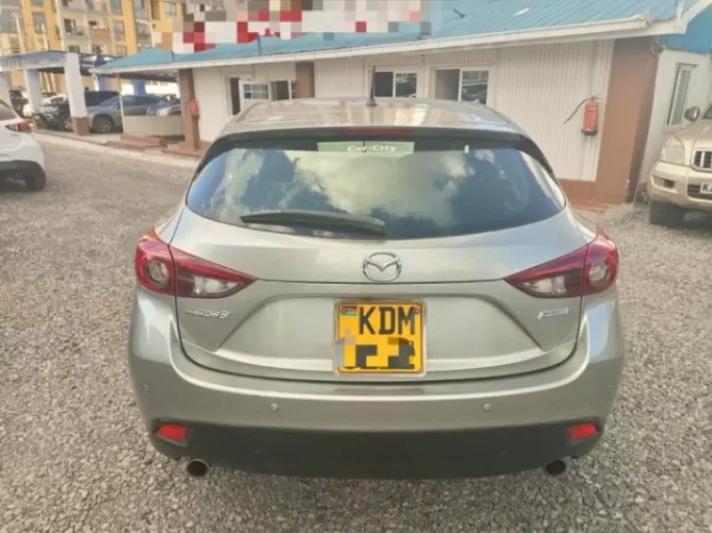 Mazda 3   - 2015