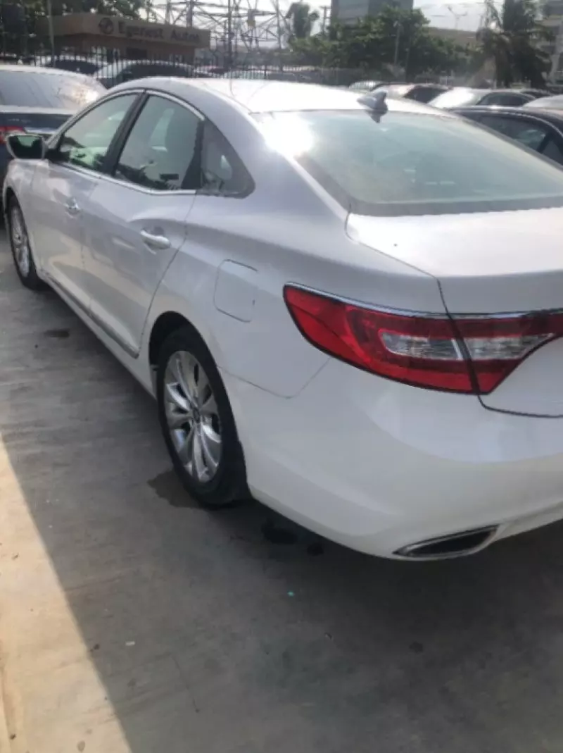 Hyundai Azera   - 2012