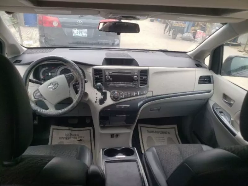 TOYOTA Sienna   - 2012