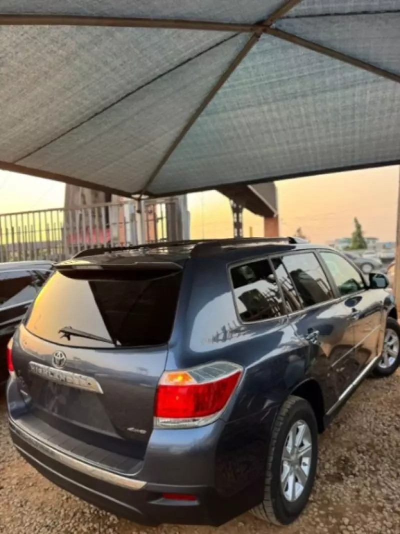 TOYOTA Highlander   - 2011