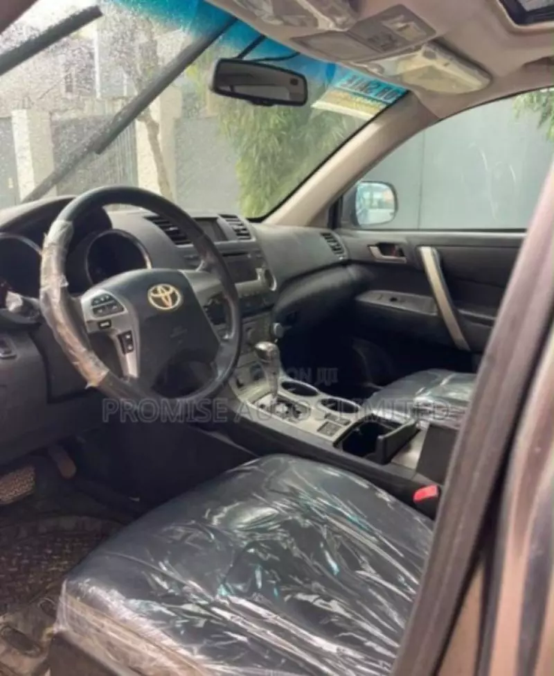 TOYOTA Highlander   - 2011