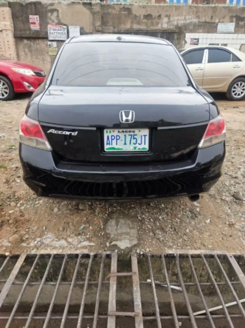 Honda Accord - 2009