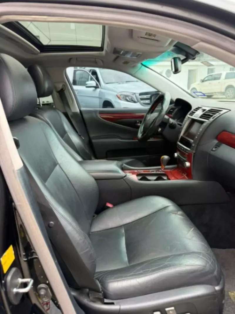 Lexus LS 460   - 2007