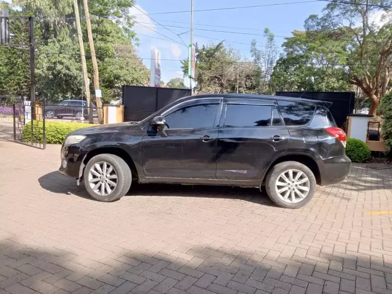 Toyota Vanguard    - 2010