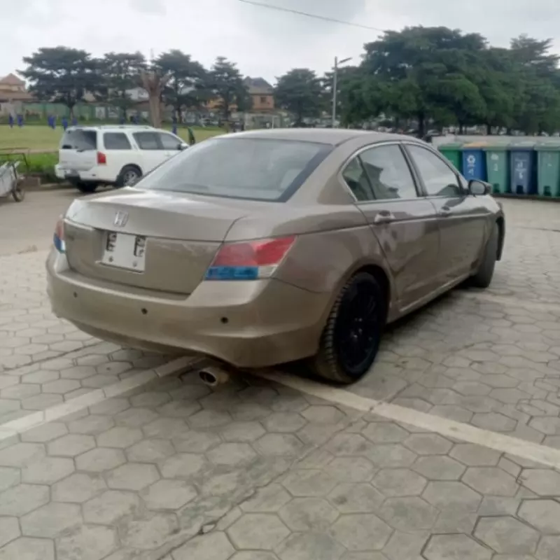 Honda Accord - 2009