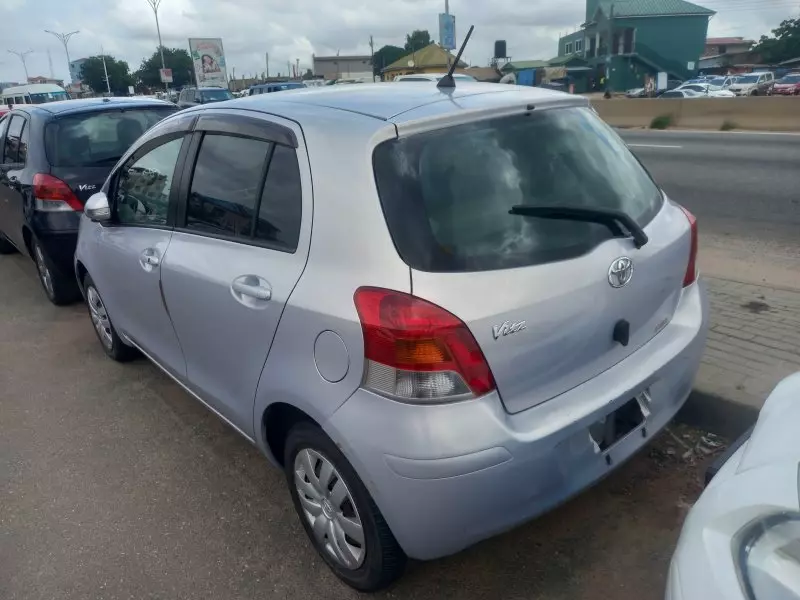 Toyota Vitz   - 2011
