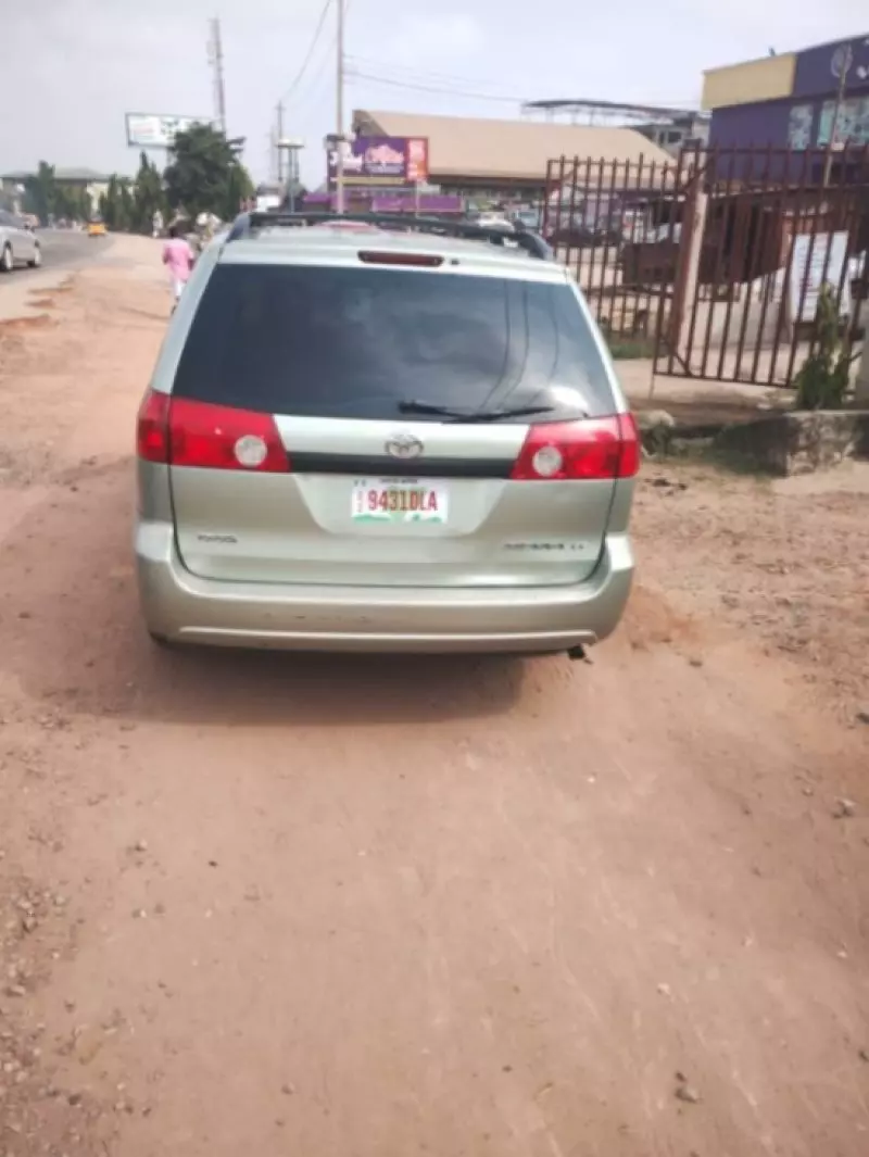 Toyota Sienna   - 2008