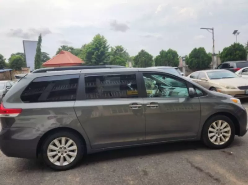 Toyota Sienna   - 2012