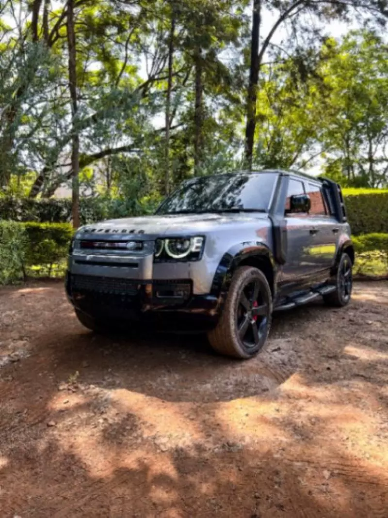 Land Rover Defender   - 2023