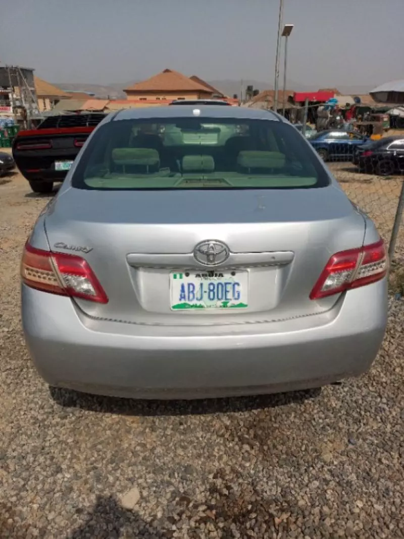 Toyota Camry   - 2011