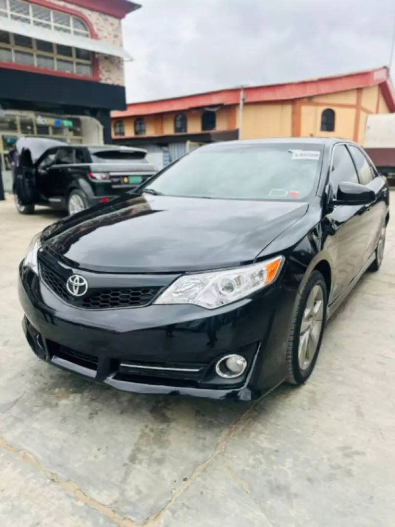 TOYOTA Camry   - 2012