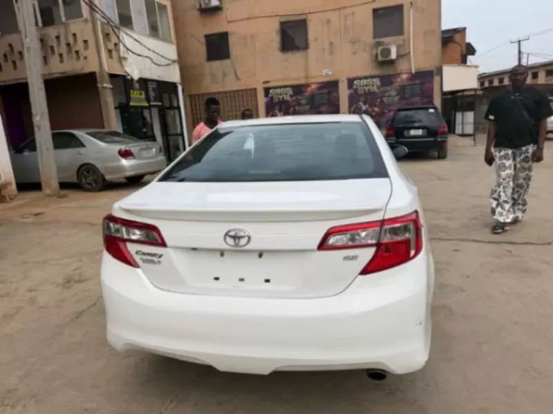 TOYOTA Camry - 2013