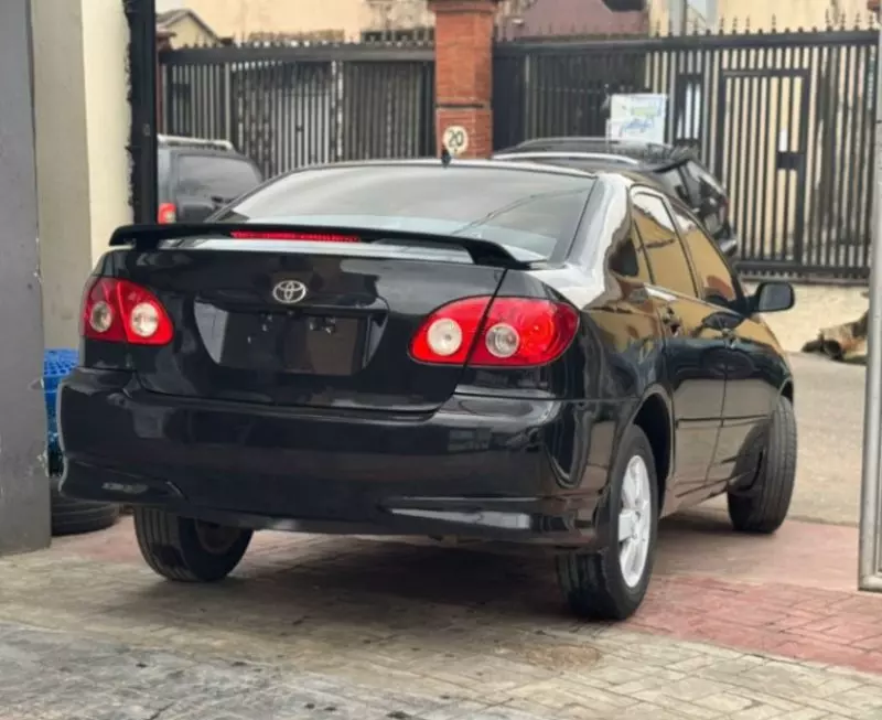 Toyota corolla   - 2004