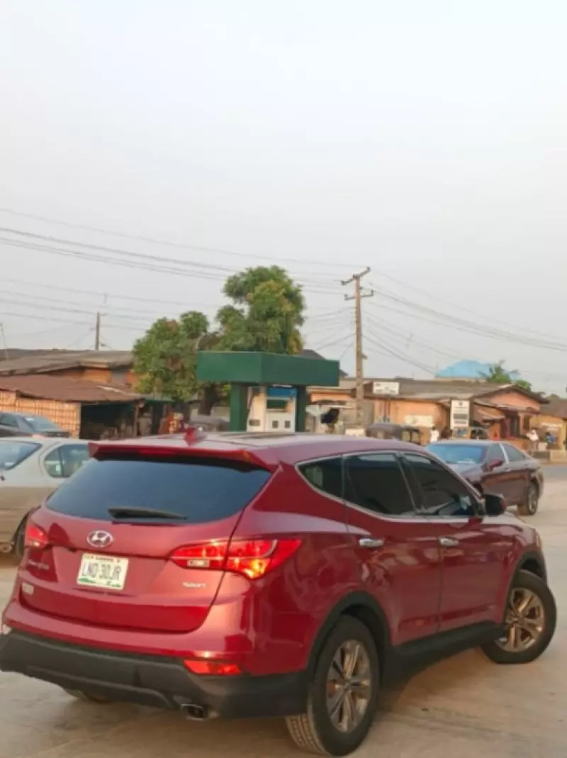 Hyundai Santa Fe   - 2016