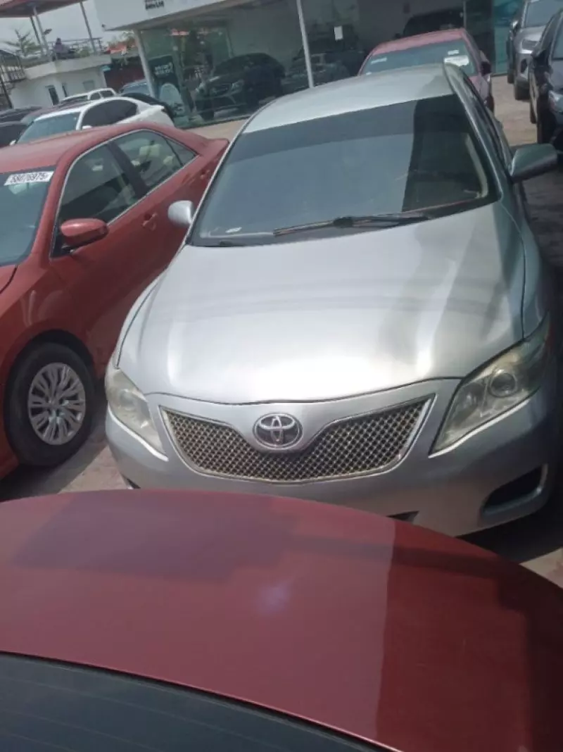 Toyota Camry   - 2011