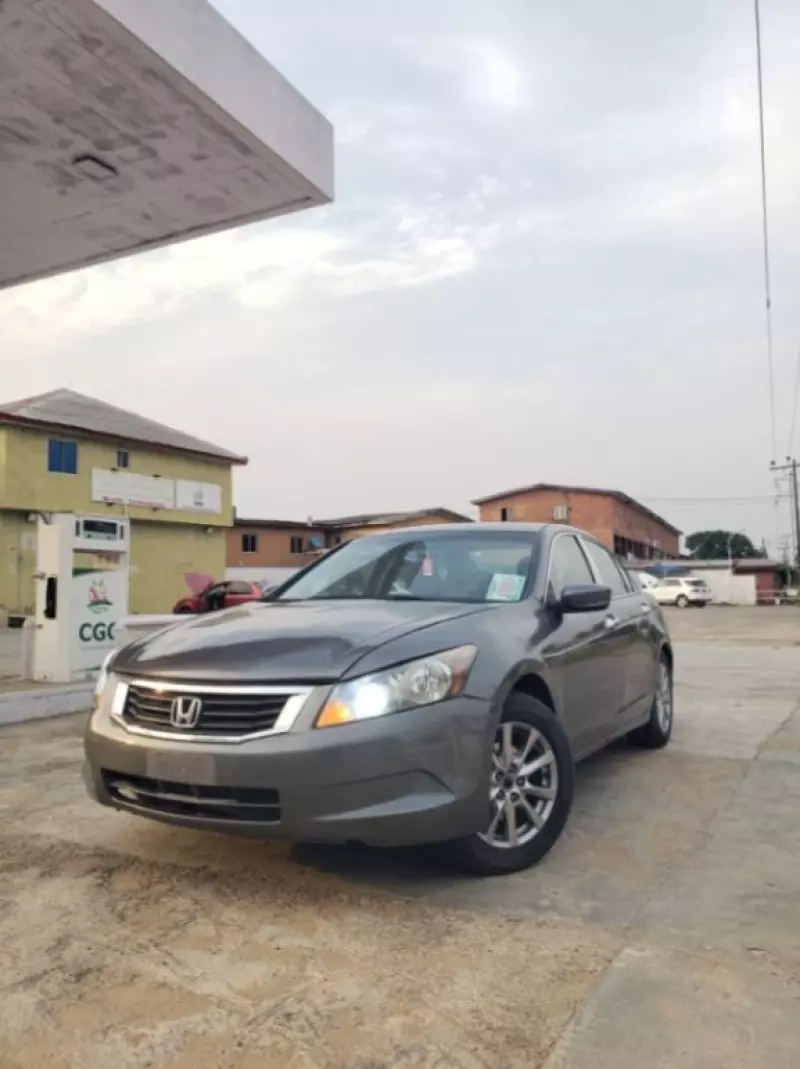 Honda Accord   - 2010