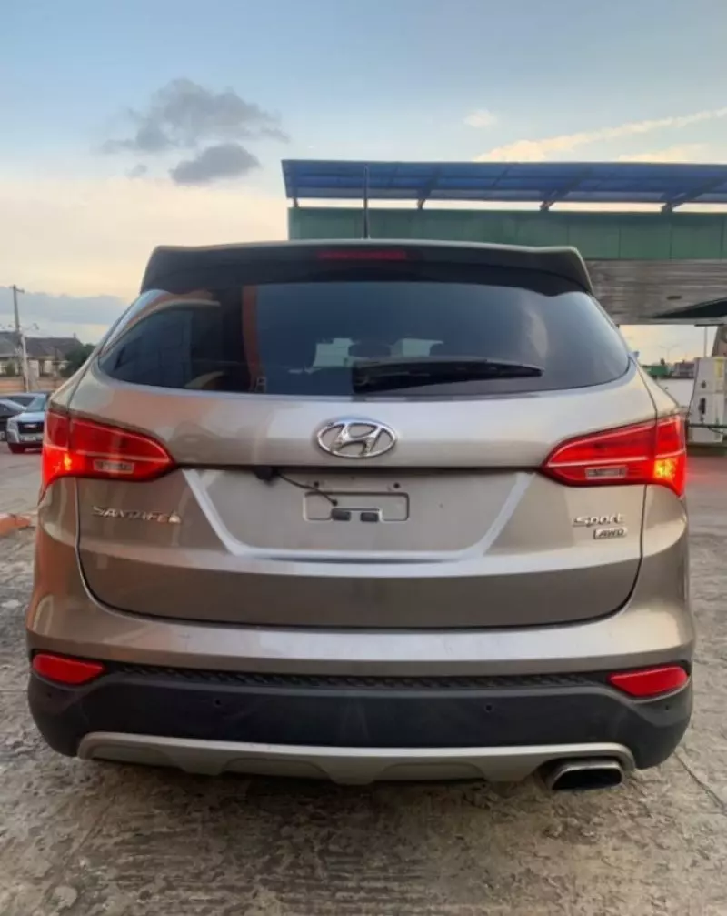 Hyundai Santa Fe   - 2013