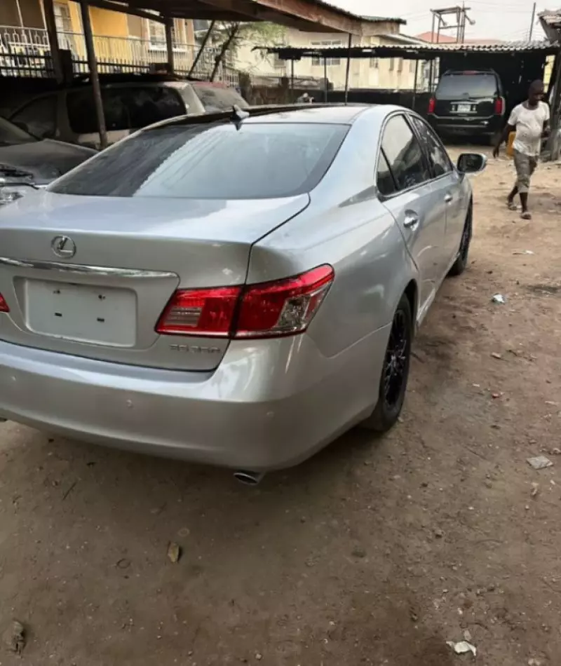 Lexus ES   - 2011