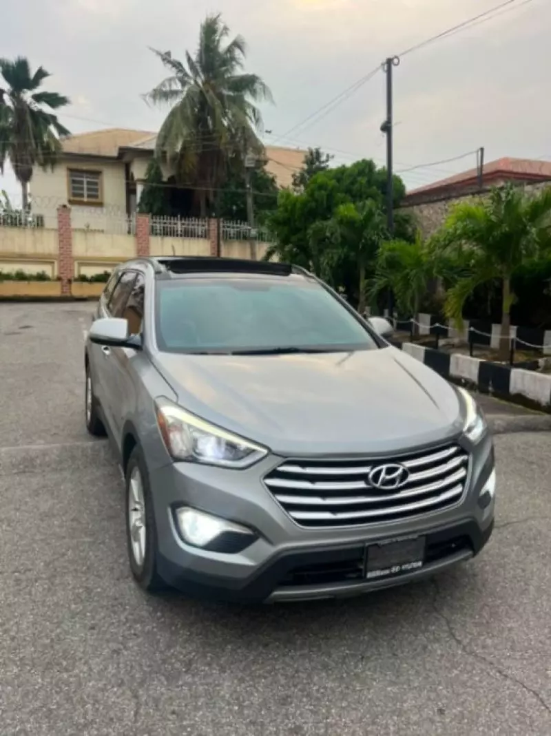 Hyundai Santa Fe   - 2013